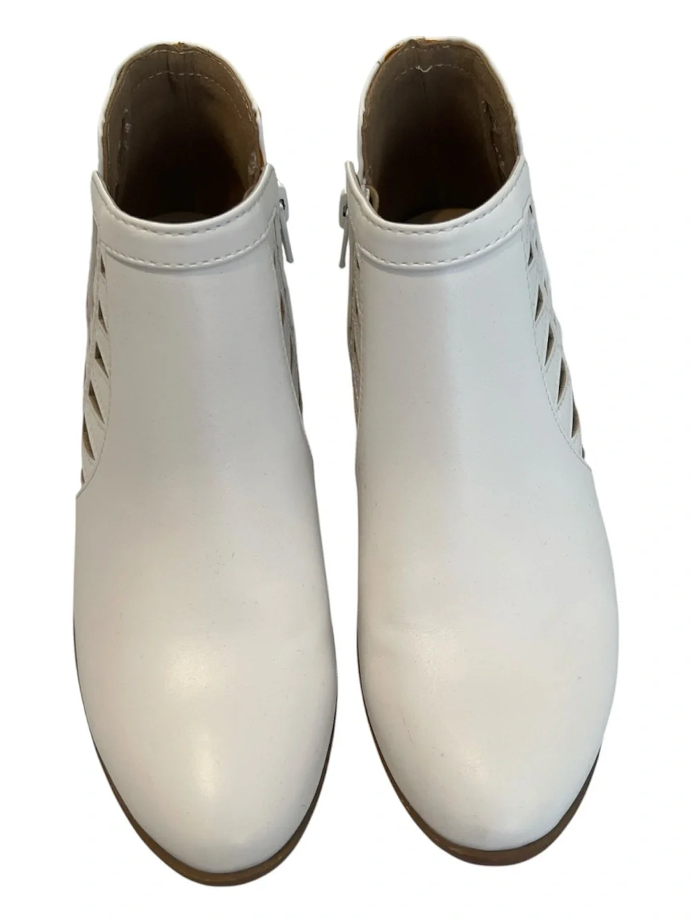 Soda Size 6 White Faux Leather Cutout Ankle Boots with Side Zipper EUC Worn 3x